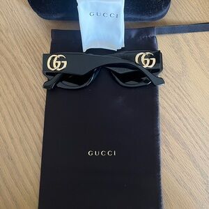 Gucci Black Cat-Eye Sunglasses with Gold GG Logo – Authentic 🖤✨